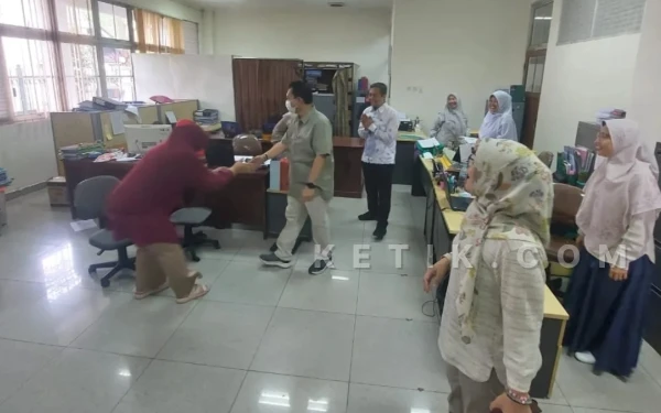 Thumbnail Pj Sekda Lebak Tinjau Ruangan Setda, Pastikan Kedisiplinan ASN di Awal Tahun 2026