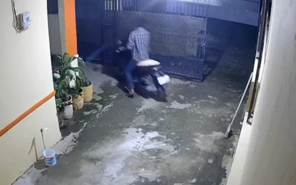 Thumbnail Dua Kali Jadi Sasaran, Motor Warga Kalidoni Palembang Digondol Maling