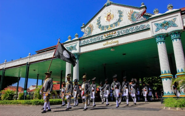 Thumbnail Tren Micro Tourism Menguat Saat Libur Nataru, Pakar Soroti Mitigasi Bencana dan Overtourism