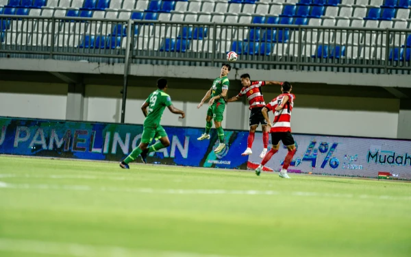 Thumbnail Kalahkan Madura United 1-0, Peringkat Persebaya Melesat ke 5 Besar!