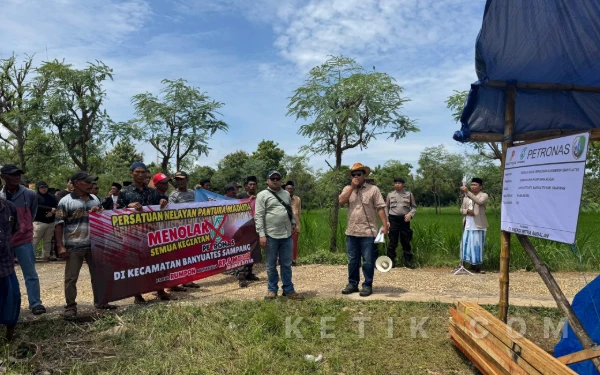 Thumbnail Berita - Nelayan Banyuates Sampang Tolak Pasar Ikan CSR Petronas, Tuntut Ganti Rugi Rumpon Rp 6 Miliar