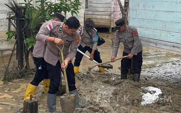 Thumbnail Berita - Pastikan Air Bersih Cukup Pascabanjir, Polres Nagan Raya Bangun Sumur di Tripa Makmur