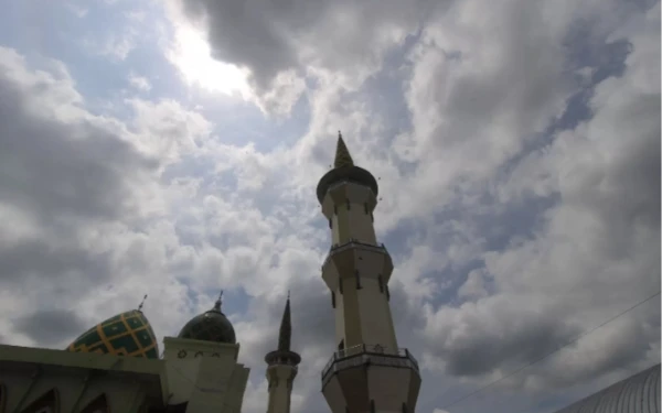 Thumbnail Berita - Prakiraan Cuaca Kabupaten Magetan Hujan Petir dan Hujan Ringan