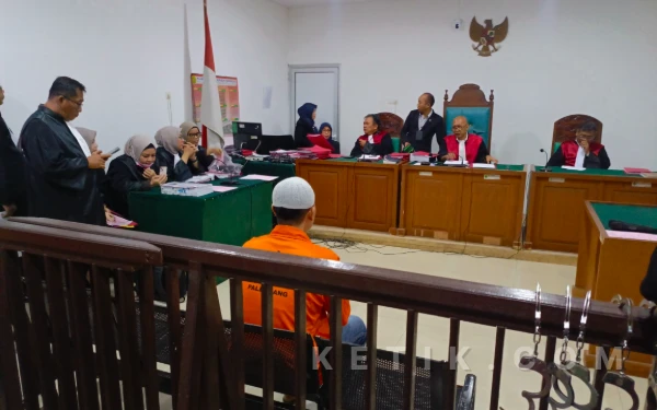 Thumbnail Berita - Sidang Ungkap Aksi Massa Adang Polisi saat Penggerebekan Sabu di OKU Timur