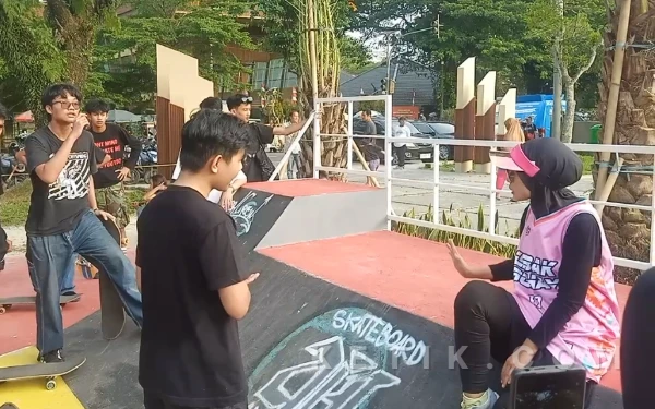 Thumbnail Alun-alun Rangkasbitung Resmi Dibuka, Ketua TP PKK Lebak: Area Skateboard Harus Dijaga