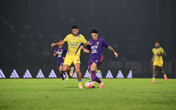 Thumbnail Berita - Dramatis! Persik Kediri Tahan Imbang Persib 1-1, Jegal Maung Bandung Duduki Puncak Klasemen