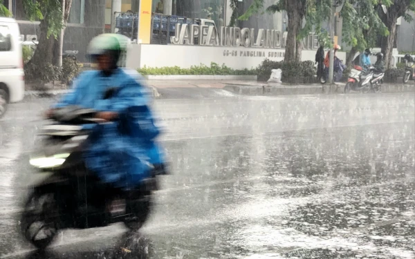 Thumbnail BMKG: Cuaca Makassar 6 Januari 2026 Diprakirakan Hujan Ringan, Kota Lain Berawan