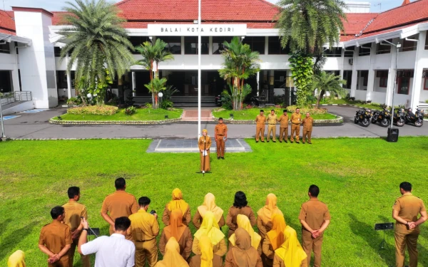 Thumbnail Berita - Mbak Wali Tekankan Peningkatan Layanan dan Kinerja ASN Pemkot Kediri di Tahun 2026