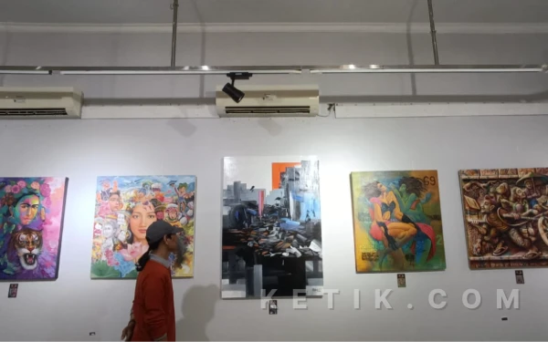 Thumbnail Berita - Pameran Move Art di Surabaya, Ajang 52 Pelukis Ekspresikan Diri Lewat Goresan Kanvas