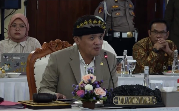 Thumbnail Berita - Habiburokhman Anggap Gugatan KUHP Baru Salah Paham, YLBHI Sebut Ancam Demokrasi