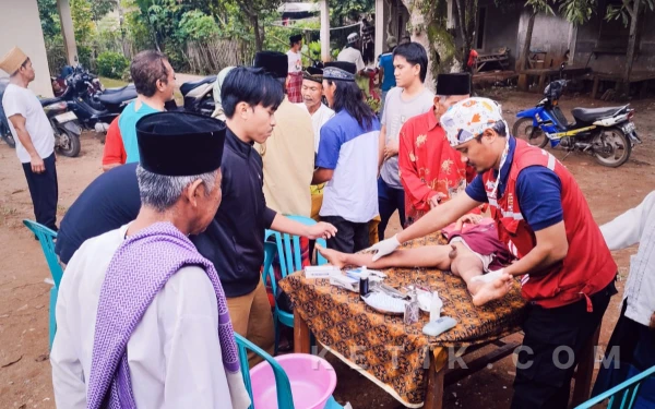 Thumbnail Berita - PPNI Kabupaten Lebak Bersama Anggota DPR RI Gelar Khitanan Massal di Sajira