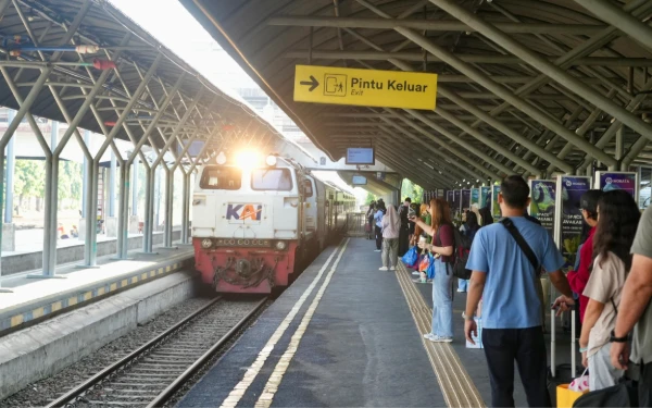Thumbnail Berita - Perjalanan Januari 2026 Lebih Nyaman, KAI Daop 8 Surabaya Operasikan KA Tambahan