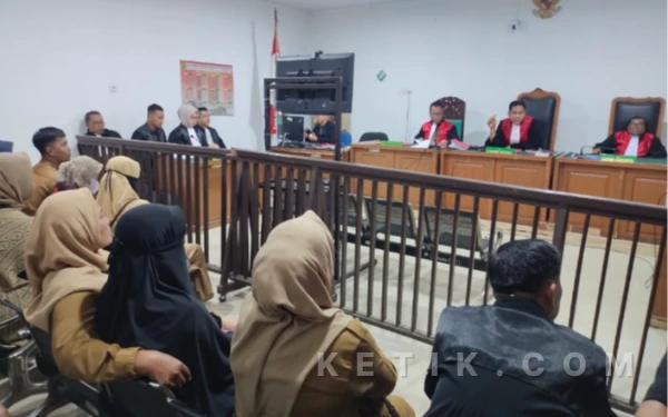 Thumbnail Sidang Penganiayaan Guru SMA Negeri 16 Palembang Buka Dugaan Pembengkakan Dana BOS Rp500 Juta