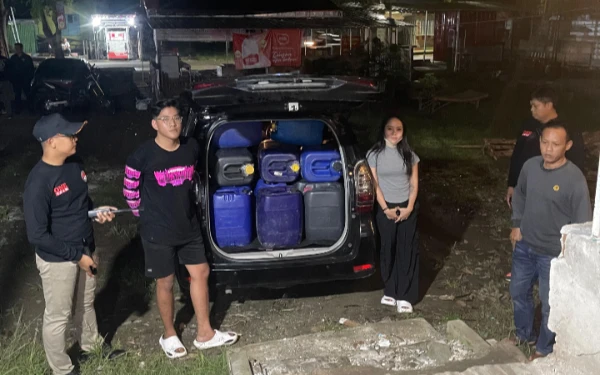 Polisi Amankan 300 Liter Arak Jowo dari Pemilik Cafe di Kota Madiun