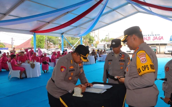 Thumbnail Berita - Erwin Irawan Naik Pangkat Kombes Pol, Siap Emban Amanah Karo Ops Polda Papua Barat