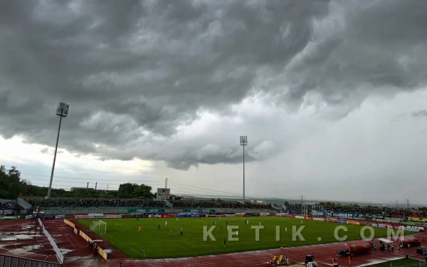 Thumbnail Kota Surabaya dan Mojokerto Diprediksi Hujan Ringan Hari Ini! Cek Daerahmu Sekarang