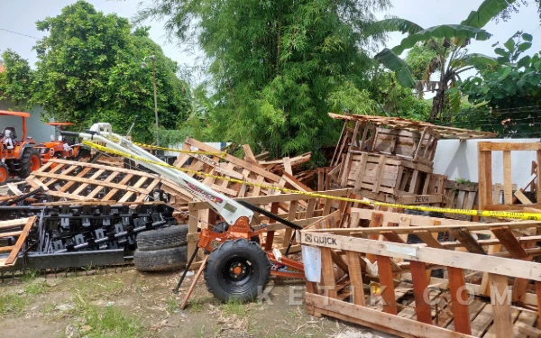 Thumbnail Berita - DPRD Sampang Duga Orang Dalam Disperta KP Terlibat Hilangnya Mesin Hand Traktor