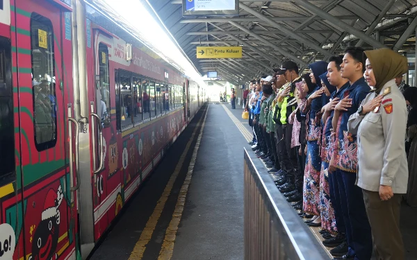 Thumbnail Berita - KAI Daop 8 Surabaya Catat Ketepatan Waktu 100 Persen Selama Angkutan Nataru 2025/2026