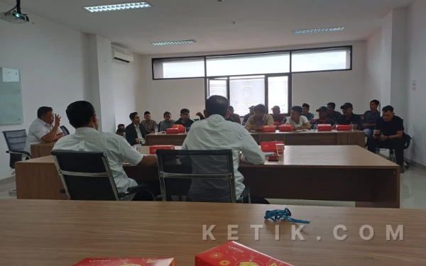 Thumbnail Berita - Nelayan Sampang Audiensi ke Polda Jatim, Desak Kasus Dana Rumpon Petronas Naik Penyidikan