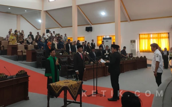 Thumbnail Berita - Parah! Hampir Separuh Anggota DPRD Sampang Absen dalam Rapat Paripurna Perdana 2026