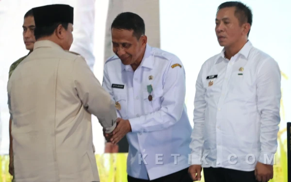 Thumbnail Berita - Bupati Bojonegoro Setyo Wahono Terima Satyalancana Wira Karya dari Presiden Prabowo