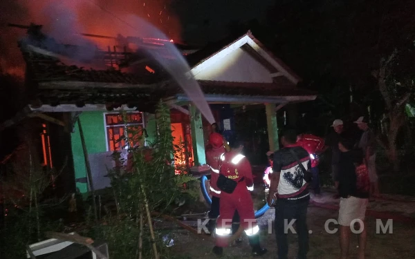 Thumbnail Berita - Obat Nyamuk Bakar Sebabkan 2 Rumah di Cilacap Terbakar, Satu Lansia Tewas