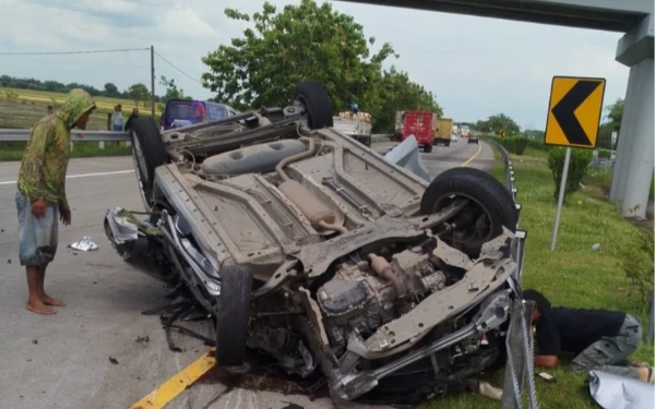 Thumbnail Berita - Kecelakaan di Tol Jombang–Mojokerto, Dua Penumpang Mobil Meninggal Dunia