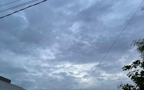 Thumbnail BMKG: Cuaca Kota Bandung, 8 Januari 2026 Diprakirakan Berawan, Makassar hujan ringan