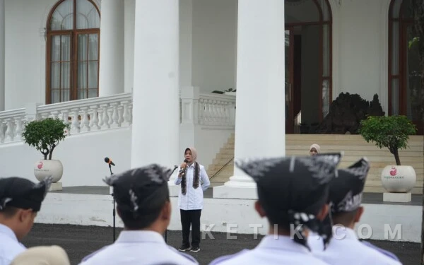 Thumbnail Berita - Pemkab Bojonegoro Tempel Stiker KPM Bansos, Wabup Tegaskan untuk Transparansi dan Validasi Data