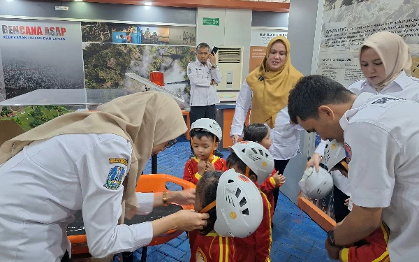 Thumbnail Edukasi Hadapi Bencana, Siswa TK DWP Waru Kunjungi Tenpina BPBD Jatim di Awal 2026