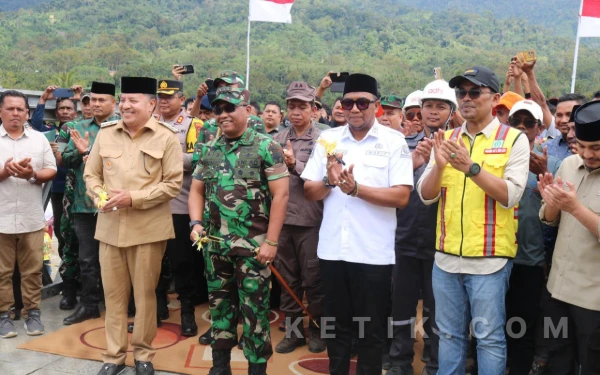 Thumbnail Berita - Upacara Adat Peusijuek Tandai Peresmian Jembatan Bailey Nagan Raya Dibuka