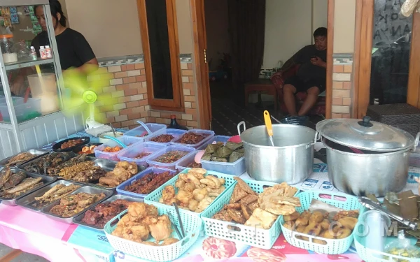 Thumbnail Berita - Masakan Siap Saji Bu Yulis, Solusi Pemadam Kelaparan di Kota Madiun