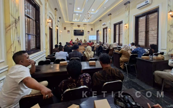 Thumbnail Berita - Perbup Busana Daerah Sumenep Resmi Berlaku, Mall UMKM Jadi Titik Temu Pengrajin hingga Penjahit