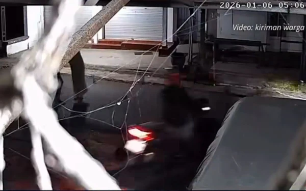 Thumbnail Berita - Video Penjambretan Viral di Medsos, Polres Batu Amankan Seorang Pelaku dan Buru Dua Lainnya