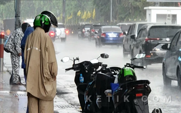 Thumbnail Cuaca Kota Surabaya 9 Januari 2026 Diprakirakan Hujan Ringan, Kediri Hujan Petir