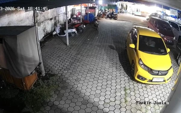 Thumbnail Terungkap dari CCTV, Aksi Mesum Sepasang Sejoli di Parkiran Klinik Palembang