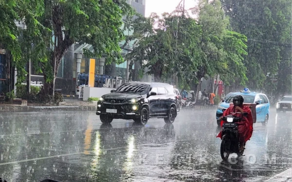 Thumbnail Cuaca Kota Surabaya 10 Januari 2026 Diprakirakan Hujan Ringan, Pasuruan Hujan Petir