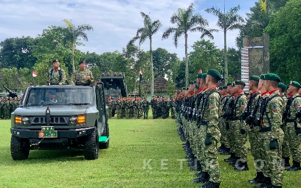 Pesan Pangkostrad Kepada Pangdivif 2 Baru: Kehormatan Prajurit Kini Berada di Pundak Anda!