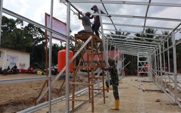 Thumbnail Berita - Pemerintah Targetkan Huntara Palembayan Agam Rampung Sebelum Ramadhan