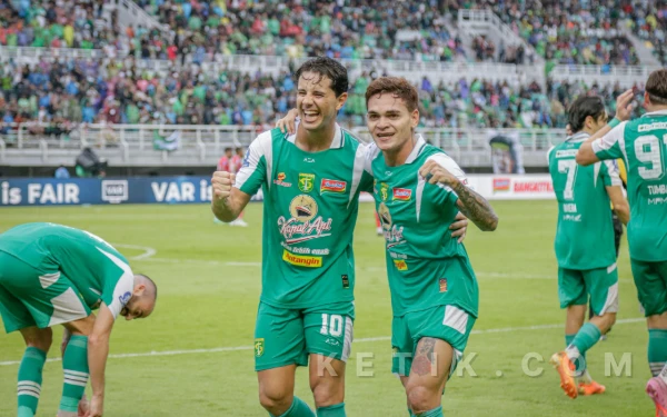 Thumbnail Berita - Debut Bernardo Tavares Bawa Persebaya Menang 2-1 Lawan Malut