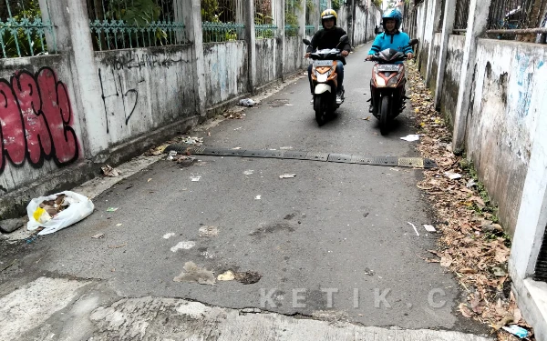 Thumbnail Berita - Pemecatan Ratusan THL dan Outsourcing Picu Persoalan Baru, Lautan Sampah Mulai  Bermunculan di Jalanan Kota Blitar