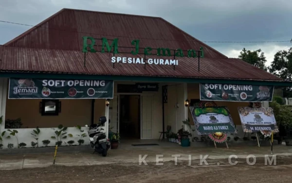 Thumbnail Berita - Instagramable! Rumah Makan ini Berdiri di Bangunan Belanda, Ada Pembalap Dunia Hadir di Kota Madiun