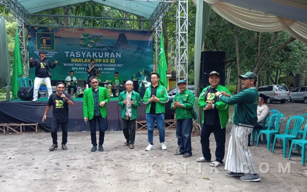 Thumbnail Berita - Gelar Tasyakuran Harlah di Pantai Papuma, PPP Jember Tegaskan Komitmen Lingkungan dan Pariwisata