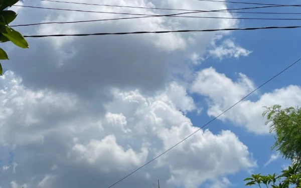 Thumbnail Cek Prakiraan Cuaca Sejumlah Kota Awal Pekan Ini! Palembang Berawan, Batam Cerah