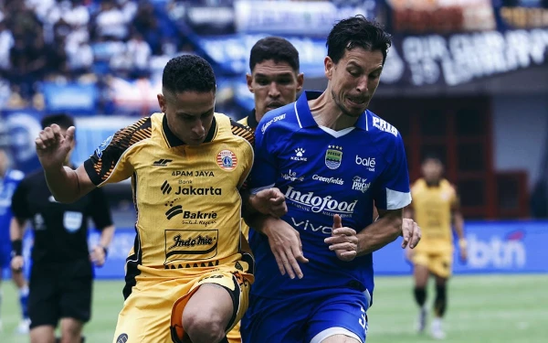 Thumbnail Persib Juara Paruh Musim, Thom Haye Curhat Keluarganya Diancam Mati