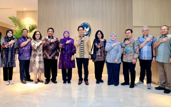 Thumbnail Berita - Bertemu Menko PMK dan Menkes, Khofifah Bahas RSUD Dr Soetomo Jadi World Class Academic Medical Center