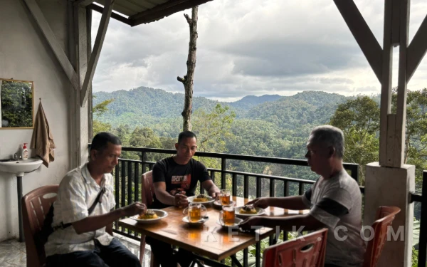 Thumbnail Berita - Menikmati Kuliner Khas Pak-Pak Barat di Cafe Kedabuhen Subulussalam