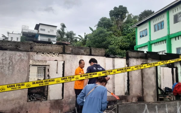 Thumbnail Berita - Kebakaran Dini Hari Hanguskan Dua Rumah di Kecamatan Maesa Kota Bitung