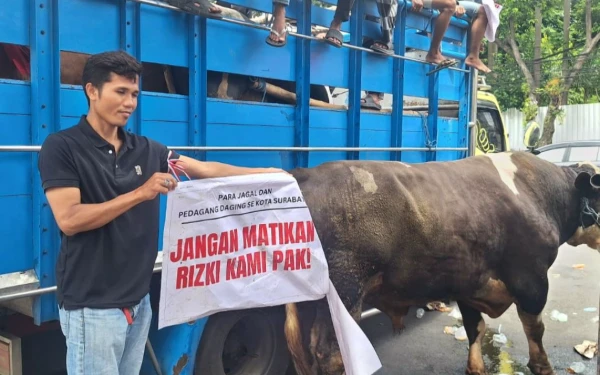 Thumbnail Ratusan Jagal Sapi Demo di DPRD Surabaya, Ancaman Sembelih Sapi Bikin Susana Memanas!