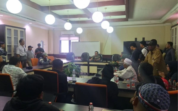 Thumbnail Berita - DPRD Surabaya Terima Keluhan Jagal, Sebut RPH Belum Buka Dialog dengan Mitra